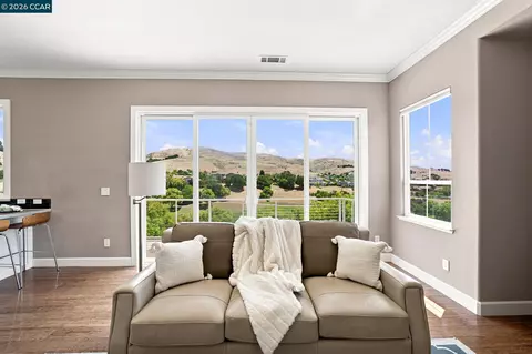 Living - 3024 Overlook Dr, Vallejo, CA 94591 photo 1 of 11