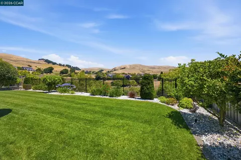 Exterior - 3024 Overlook Dr, Vallejo, CA 94591 photo 8 of 12