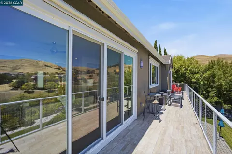 Exterior - 3024 Overlook Dr, Vallejo, CA 94591 photo 11 of 12