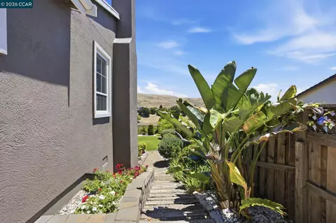 Exterior - 3024 Overlook Dr, Vallejo, CA 94591 photo 6 of 12