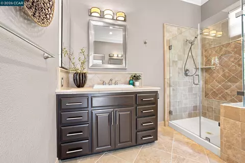 Bath - 3024 Overlook Dr, Vallejo, CA 94591 photo 5 of 6