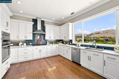 Kitchen - 3024 Overlook Dr, Vallejo, CA 94591 photo 4 of 8
