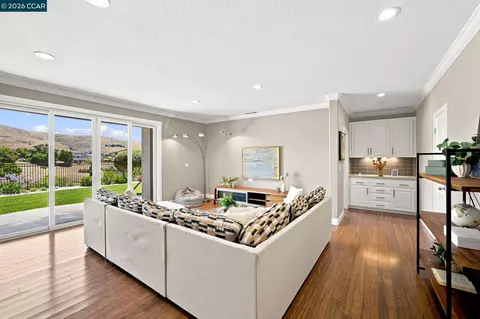 Living - 3024 Overlook Dr, Vallejo, CA 94591 photo 10 of 11