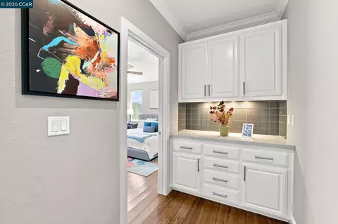 Entry Way - 3024 Overlook Dr, Vallejo, CA 94591 photo 3 of 4