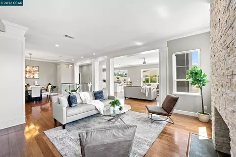 Living - 3024 Overlook Dr, Vallejo, CA 94591 photo 6 of 11