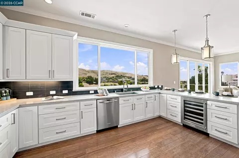 Kitchen - 3024 Overlook Dr, Vallejo, CA 94591 photo 5 of 8
