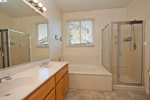 Bath - 2245 Sabrina Way, Tracy, CA 95377 photo 2 of 2