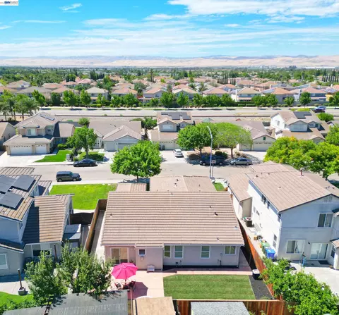 View/Area - 2245 Sabrina Way, Tracy, CA 95377 photo 5 of 8