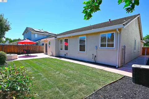 Exterior - 2245 Sabrina Way, Tracy, CA 95377 photo 10 of 11