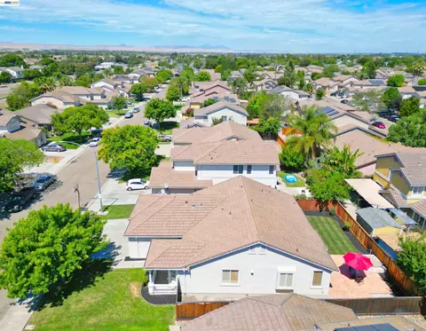 View/Area - 2245 Sabrina Way, Tracy, CA 95377 photo 3 of 8