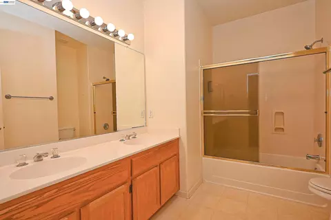 Bath - 2245 Sabrina Way, Tracy, CA 95377 photo 1 of 2