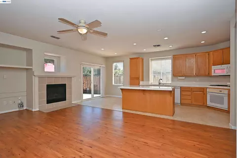 Living - 2245 Sabrina Way, Tracy, CA 95377 photo 9 of 15