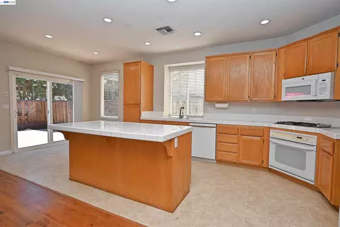 Kitchen - 2245 Sabrina Way, Tracy, CA 95377 photo 1 of 2