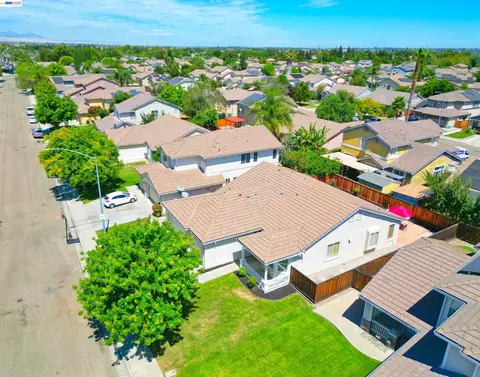 View/Area - 2245 Sabrina Way, Tracy, CA 95377 photo 2 of 8