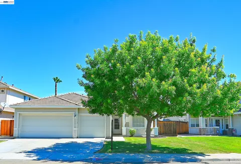 Exterior - 2245 Sabrina Way, Tracy, CA 95377 photo 2 of 11