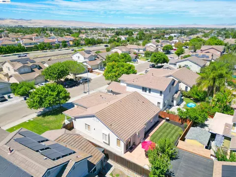 View/Area - 2245 Sabrina Way, Tracy, CA 95377 photo 4 of 8