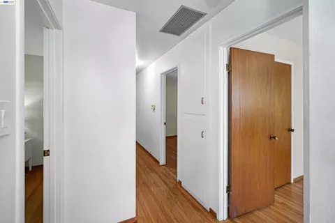 Entry Way - 885 Devonshire Ave, San Leandro, CA 94579 photo 4 of 5