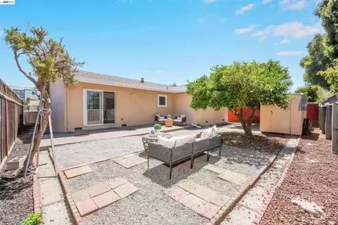 Exterior - 885 Devonshire Ave, San Leandro, CA 94579 photo 5 of 10