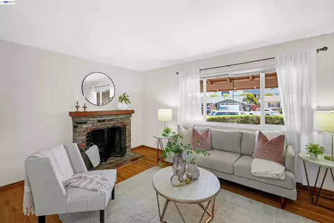 Living - 885 Devonshire Ave, San Leandro, CA 94579 photo 2 of 5