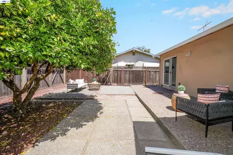 Exterior - 885 Devonshire Ave, San Leandro, CA 94579 photo 6 of 10