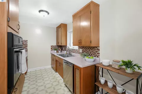 Kitchen - 885 Devonshire Ave, San Leandro, CA 94579 photo 1 of 5