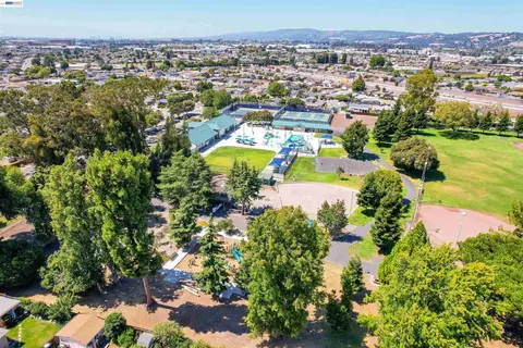View/Area - 885 Devonshire Ave, San Leandro, CA 94579 photo 5 of 6