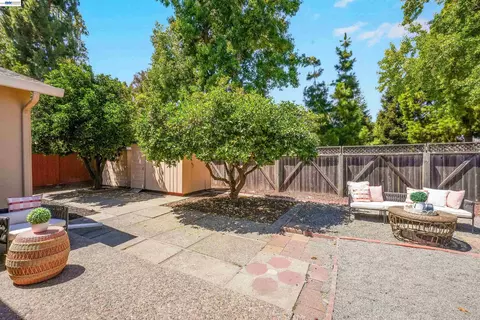 Exterior - 885 Devonshire Ave, San Leandro, CA 94579 photo 3 of 10