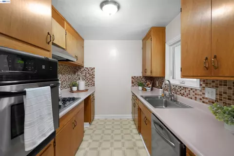 Kitchen - 885 Devonshire Ave, San Leandro, CA 94579 photo 2 of 5