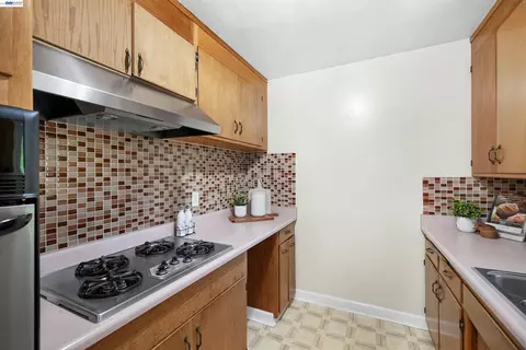Kitchen - 885 Devonshire Ave, San Leandro, CA 94579 photo 3 of 5