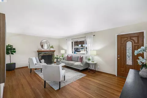 Living - 885 Devonshire Ave, San Leandro, CA 94579 photo 1 of 5