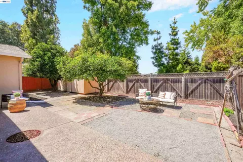 Exterior - 885 Devonshire Ave, San Leandro, CA 94579 photo 2 of 10