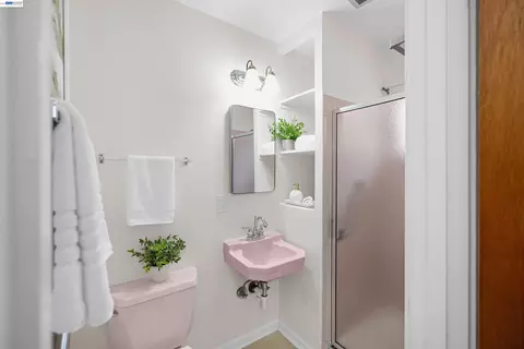Bath - 885 Devonshire Ave, San Leandro, CA 94579 photo 1 of 2