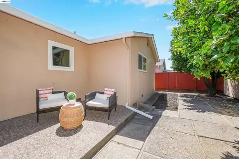 Exterior - 885 Devonshire Ave, San Leandro, CA 94579 photo 4 of 10