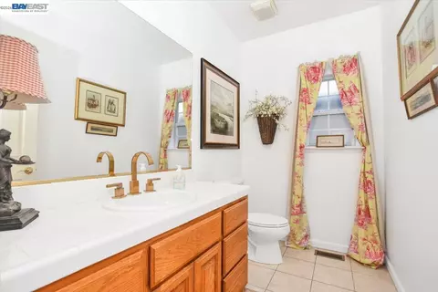 Bath - 82 Edgeview Ct, Discovery Bay, CA 94505 photo 3 of 4