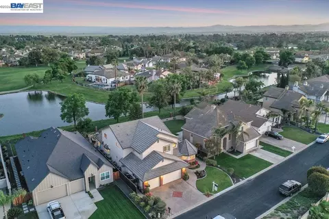 View/Area - 82 Edgeview Ct, Discovery Bay, CA 94505 photo 3 of 5