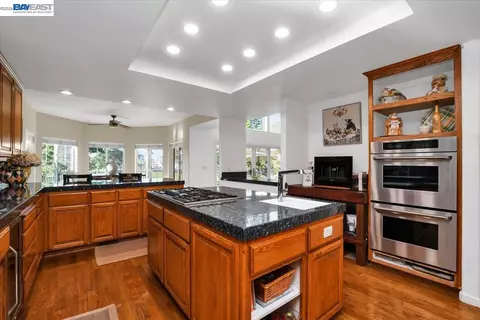Kitchen - 82 Edgeview Ct, Discovery Bay, CA 94505 photo 5 of 6