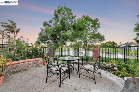 Exterior - 82 Edgeview Ct, Discovery Bay, CA 94505 photo 4 of 6