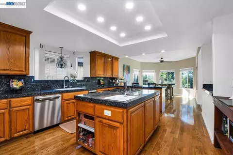 Kitchen - 82 Edgeview Ct, Discovery Bay, CA 94505 photo 4 of 6