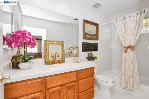 Bath - 82 Edgeview Ct, Discovery Bay, CA 94505 photo 2 of 4