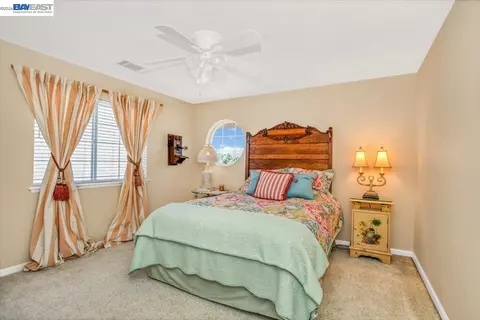 Bedroom - 82 Edgeview Ct, Discovery Bay, CA 94505 photo 3 of 6
