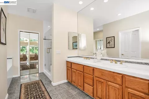 Bath - 82 Edgeview Ct, Discovery Bay, CA 94505 photo 1 of 4