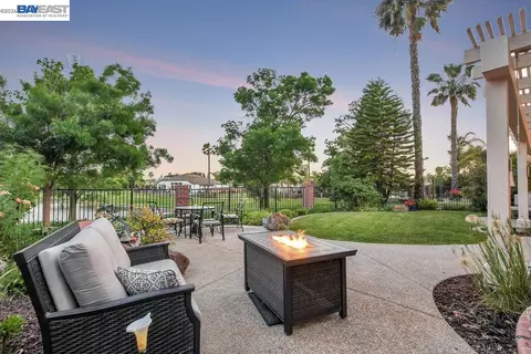 Exterior - 82 Edgeview Ct, Discovery Bay, CA 94505 photo 2 of 6