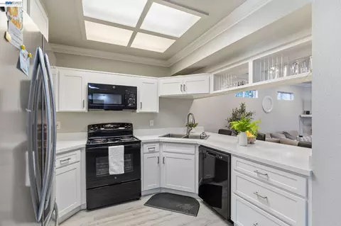 Kitchen - 15940 Warfield Rd, Lathrop, CA 95330 photo 2 of 3