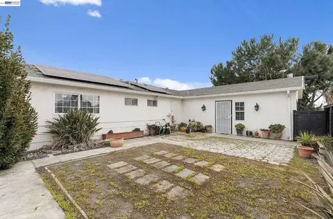 Exterior - 15940 Warfield Rd, Lathrop, CA 95330 photo 1 of 3