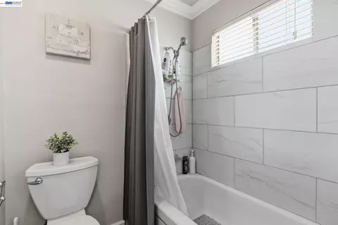 Bath - 15940 Warfield Rd, Lathrop, CA 95330 photo 3 of 3