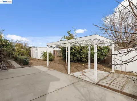 Exterior - 15940 Warfield Rd, Lathrop, CA 95330 photo 2 of 3