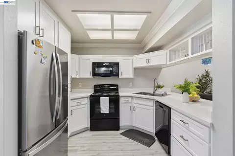 Kitchen - 15940 Warfield Rd, Lathrop, CA 95330 photo 3 of 3
