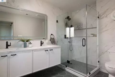 Bath - 1646 10th St, Berkeley, CA 94710 photo 3 of 5