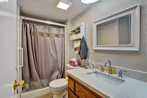 Bath - 113 Pierre Ct, Vallejo, CA 94591 photo 1 of 5
