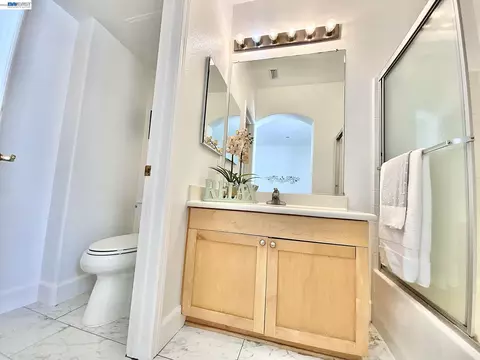 Bath - 831 Heavenly Pl, Milpitas, CA 95035 photo 5 of 8